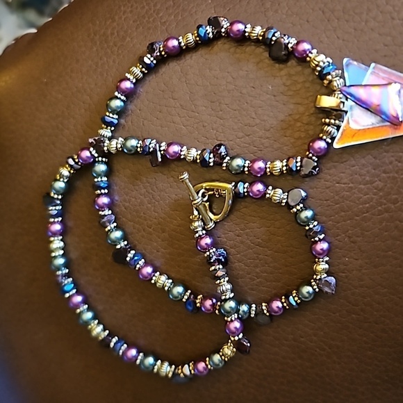 ARTISAN Dichroic Irridescent Glass Arrow Pendant Glass Beaded Necklace - Picture 3 of 8